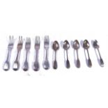 A GROUP OF SILVER FIDDLE PATTERN TABLE FLATWARE (10)