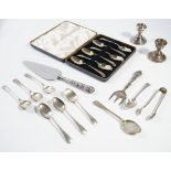 A SET OF SIX SILVER GRAPEFRUIT SPOONS AND FURTHER MOSTLY FLATWARE (QTY)