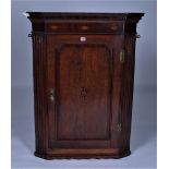 A LATE 18TH CENTURY OAK HANGING CORNER CABINET