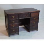 AN 18TH CENTURY OAK PEDESTAL DESK