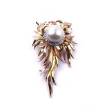 AN 18CT GOLD, DIAMOND AND CULTURED PEARL BROOCH