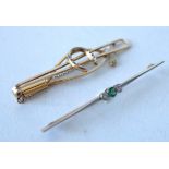 A GOLD, DIAMOND AND EMERALD THREE STONE BAR BROOCH AND A 9CT GOLD TIE SLIDE (2)