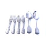 A GROUP OF SILVER FIDDLE PATTERN TABLE FLATWARE (6)