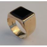 A GENTLEMAN'S 9CT GOLD AND SQUARE BLACK ONYX SIGNET RING
