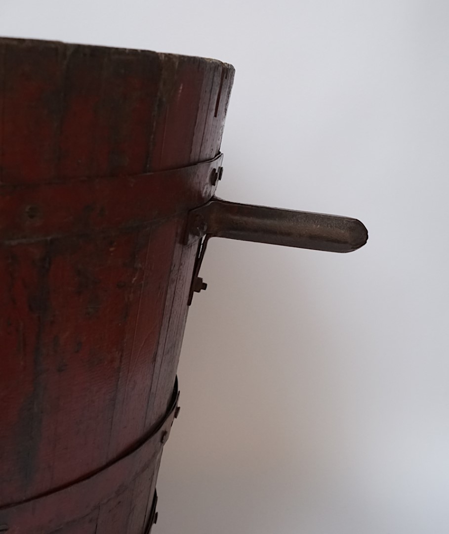 A FRENCH PAINTED STAVED WINE TREADING BASKET OR BUCKET - Image 7 of 11