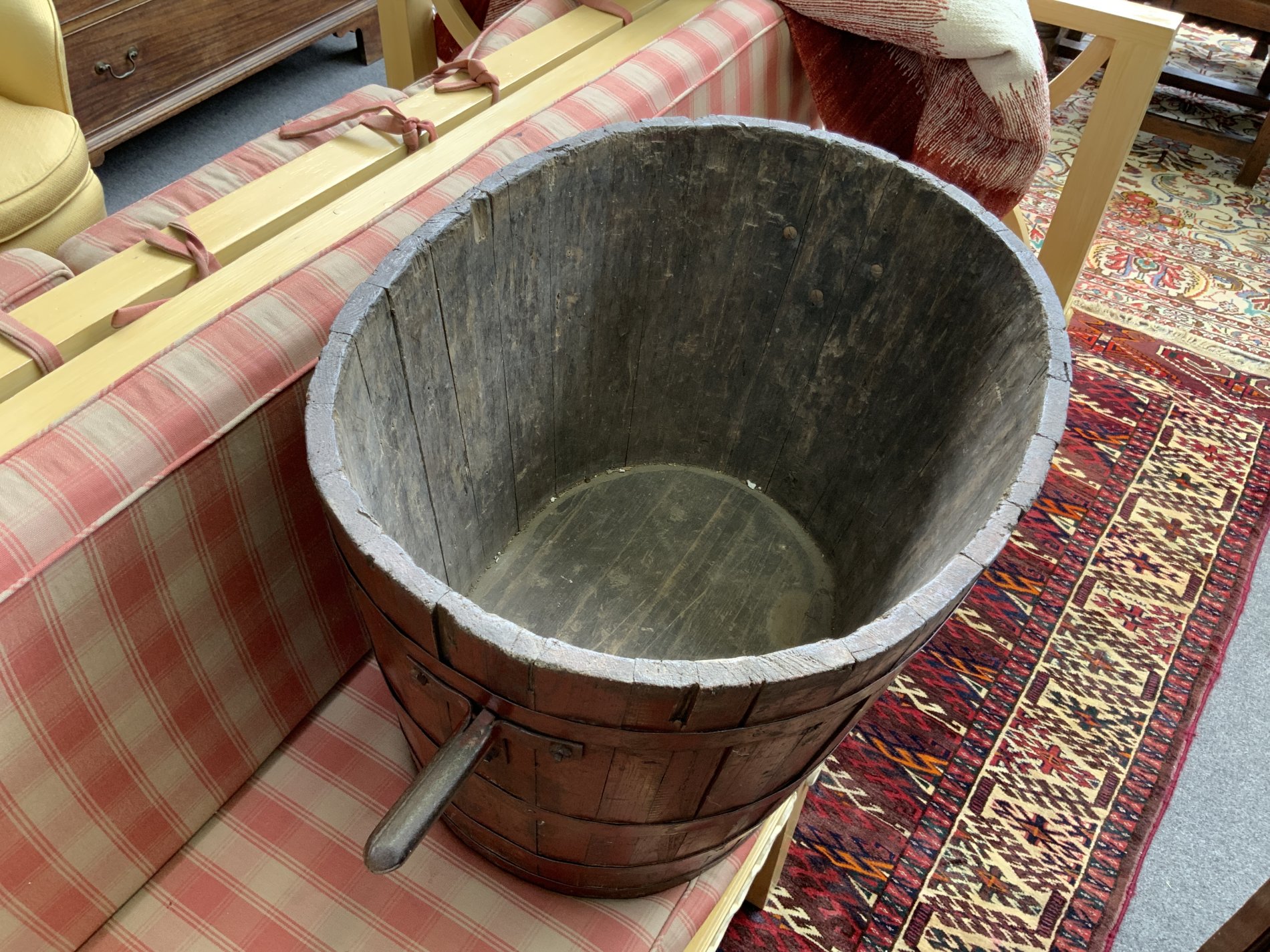 A FRENCH PAINTED STAVED WINE TREADING BASKET OR BUCKET - Image 4 of 11