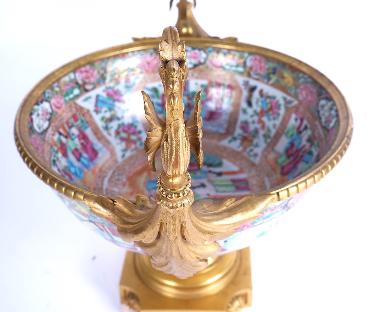 A CHINESE CANTONESE FAMILY ROSE PORCELAIN AND ORMOLU MOUNTED BOWL - Image 5 of 9