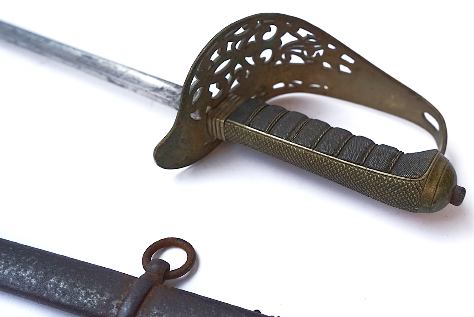 A VICTORIAN OFFICER'S DRESS SWORD - Image 7 of 12