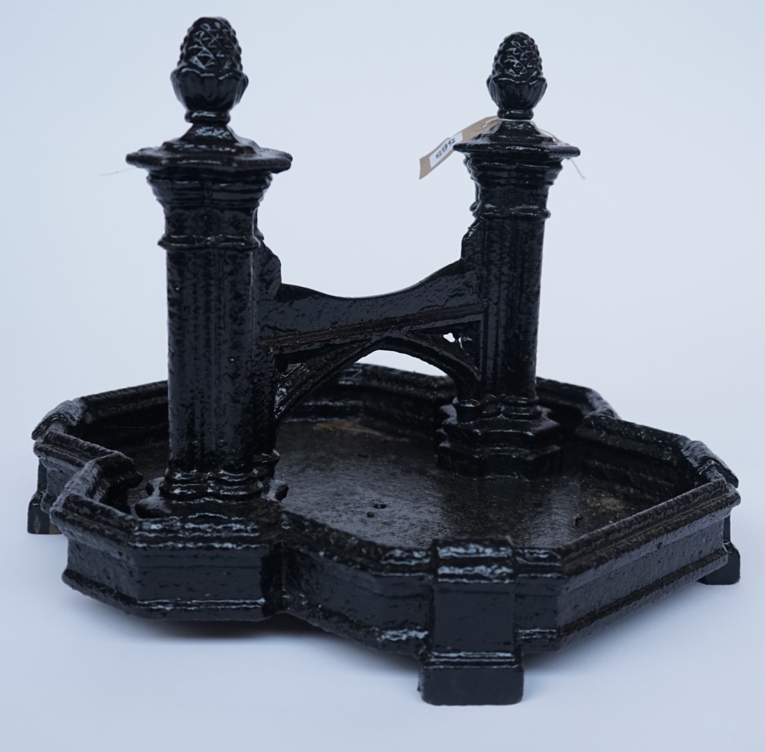 A 19TH CENTURY BLACK PAINTED CAST IRON BOOT SCRAPER WITH CLUSTER COLUMN AND ACORN FINIAL - Image 2 of 3