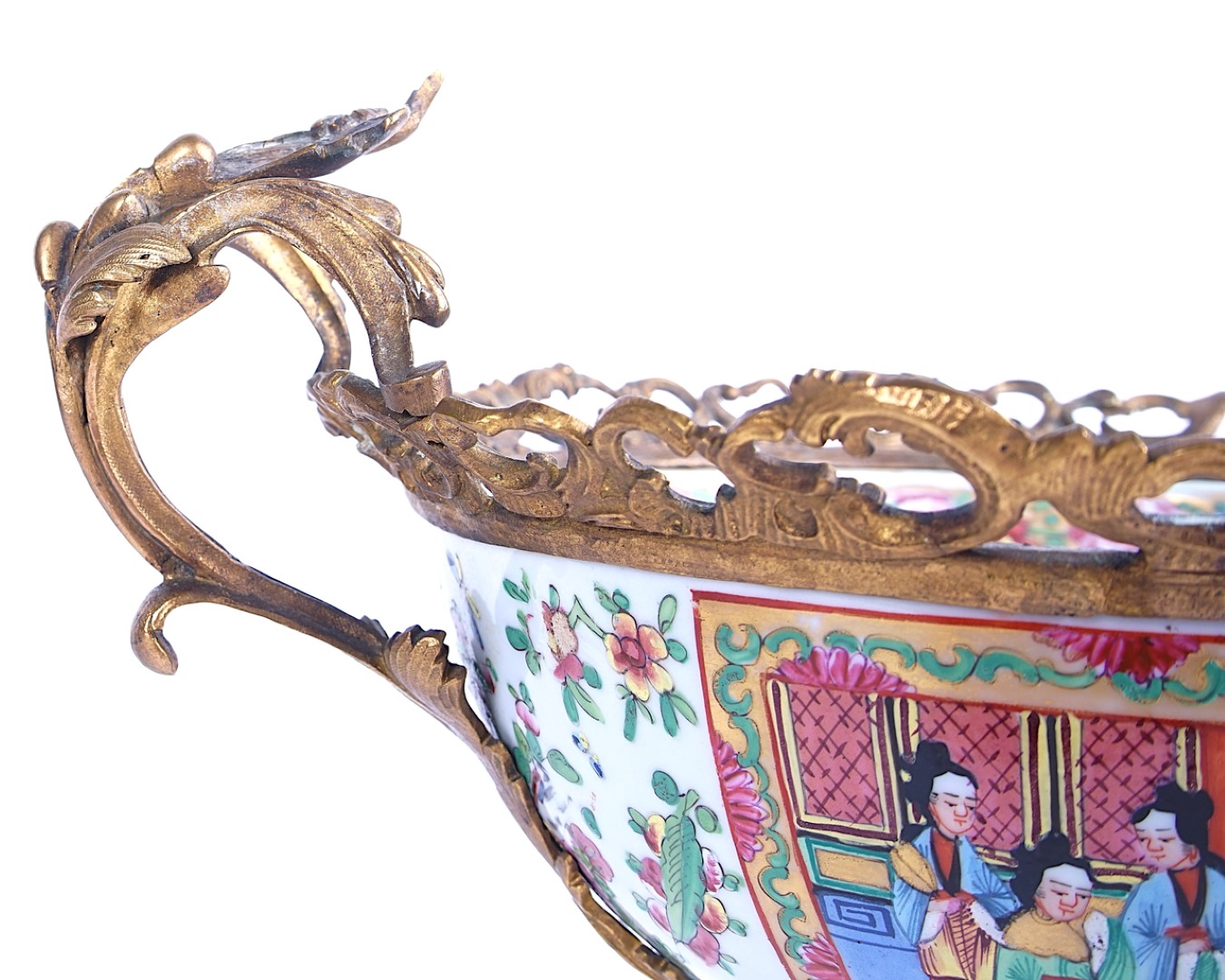 A CHINESE CANTONESE FAMILY ROSE PORCELAIN AND ORMOLU MOUNTED BOWL - Image 9 of 10