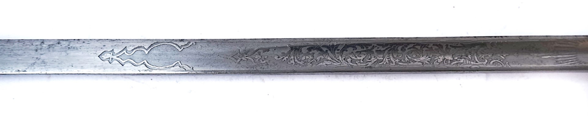 A VICTORIAN OFFICER'S DRESS SWORD - Image 6 of 12