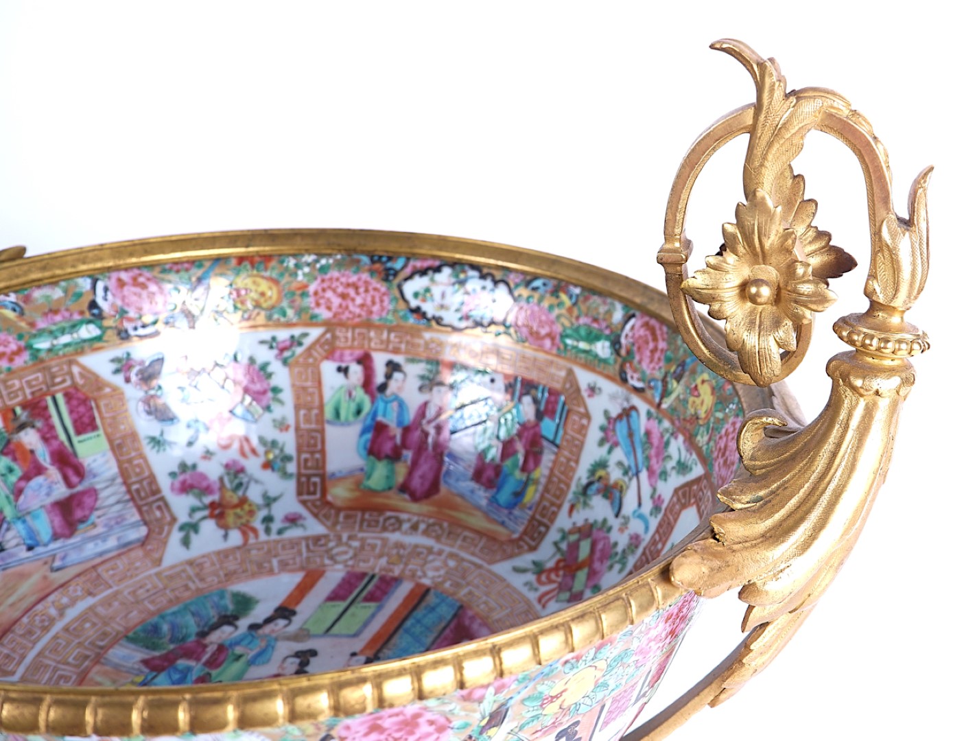 A CHINESE CANTONESE FAMILY ROSE PORCELAIN AND ORMOLU MOUNTED BOWL - Image 2 of 9