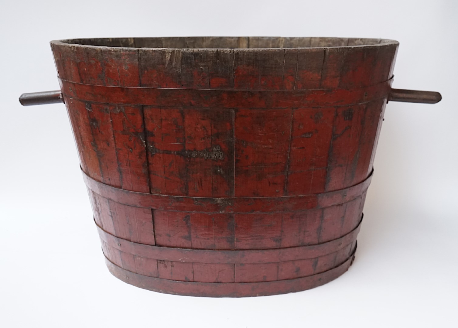 A FRENCH PAINTED STAVED WINE TREADING BASKET OR BUCKET - Image 5 of 11