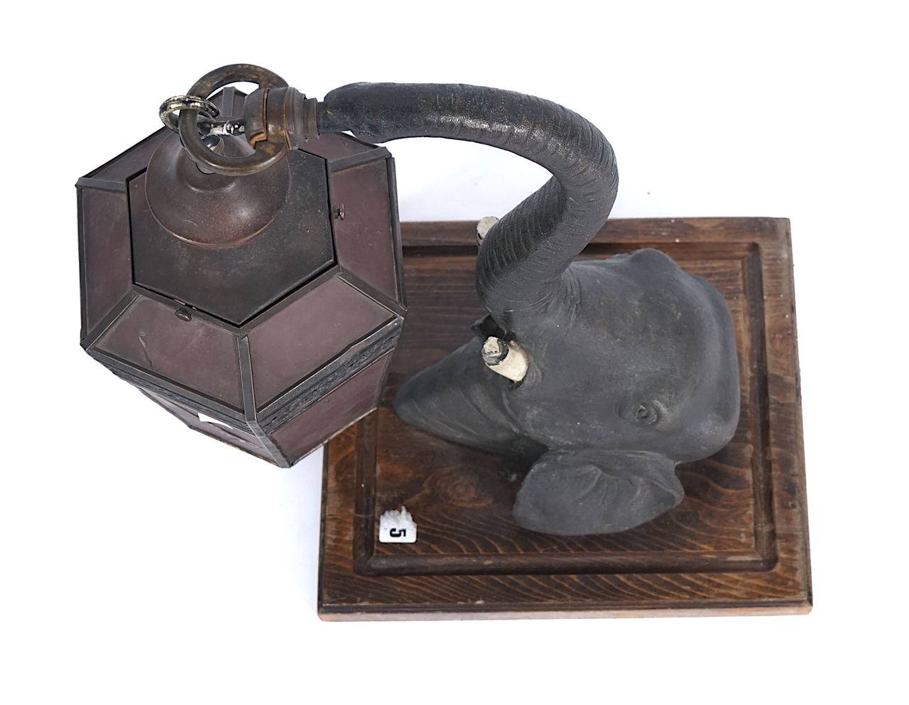 A PATINATED BRONZE ELEPHANT HEAD HANGING WALL LIGHT - Image 4 of 8