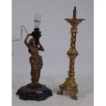 AN EARLY 20TH CENTURY CAST IRON AND SPELTER FIGURAL TABLE TAMP 36CM AND A LATER BRASS TABLE...