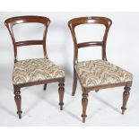 A PAIR OF VICTORIAN MAHOGANY BAR BACK DINING CHAIRS (2)