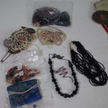 A COLLECTION OF JEWELLERY (QTY)