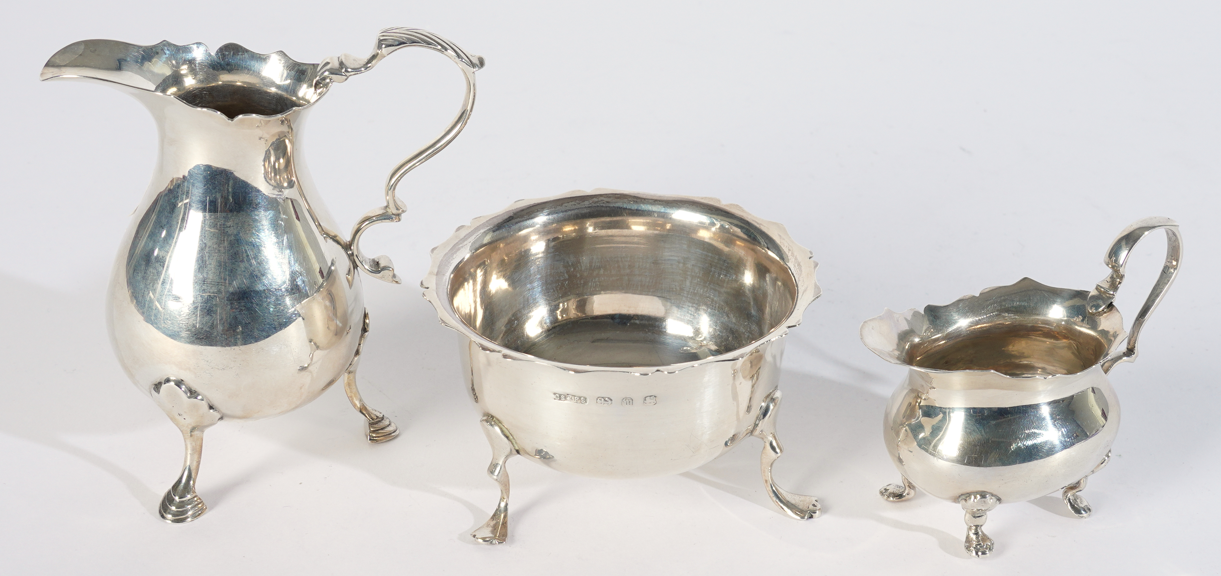A SILVER SUGAR BOWL AND TWO SILVER CREAM JUGS (3) - Image 3 of 3