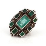 AN EMERALD SET DRESS RING