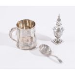 A VICTORIAN SILVER MUG AND TWO FURTHER SILVER ITEMS (3)