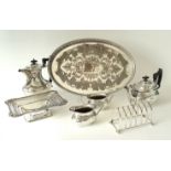 A GROUP OF PLATED WARES (7)