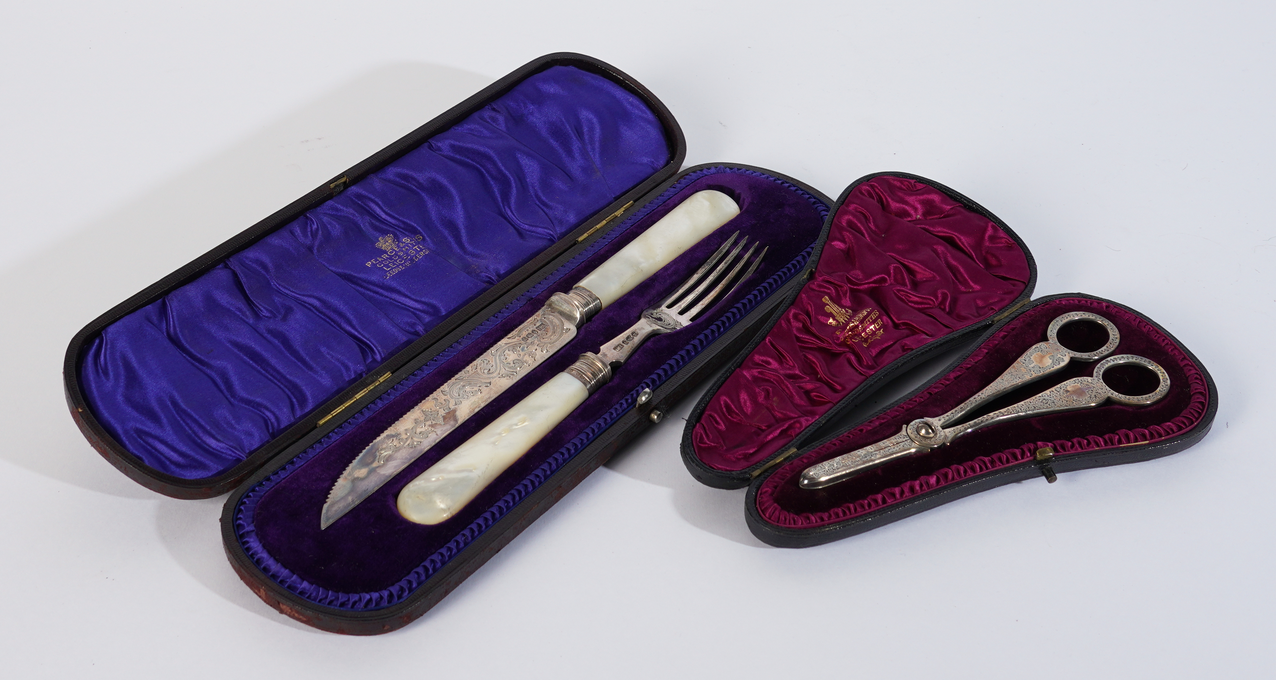 A PAIR OF SILVER GRAPE SCISSORS AND A SILVER CAKE SERVING KNIFE AND FORK (2)