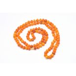 AN AMBER BEAD NECKLACE