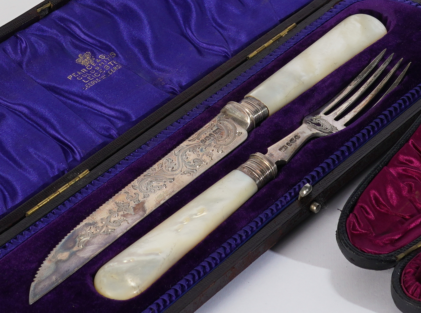 A PAIR OF SILVER GRAPE SCISSORS AND A SILVER CAKE SERVING KNIFE AND FORK (2) - Image 2 of 3