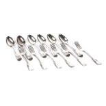 A SILVER FIDDLE PATTERN PART CANTEEN OF TABLE FLATWARE (18)