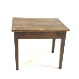 AN EARLY 20TH CENTURY MAHOGANY SINGLE DRAWER LOW SIDE TABLE