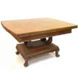 AN 18TH CENTURY STYLE CONTINENTAL WALNUT DROP END EXTENDING DINING TABLE