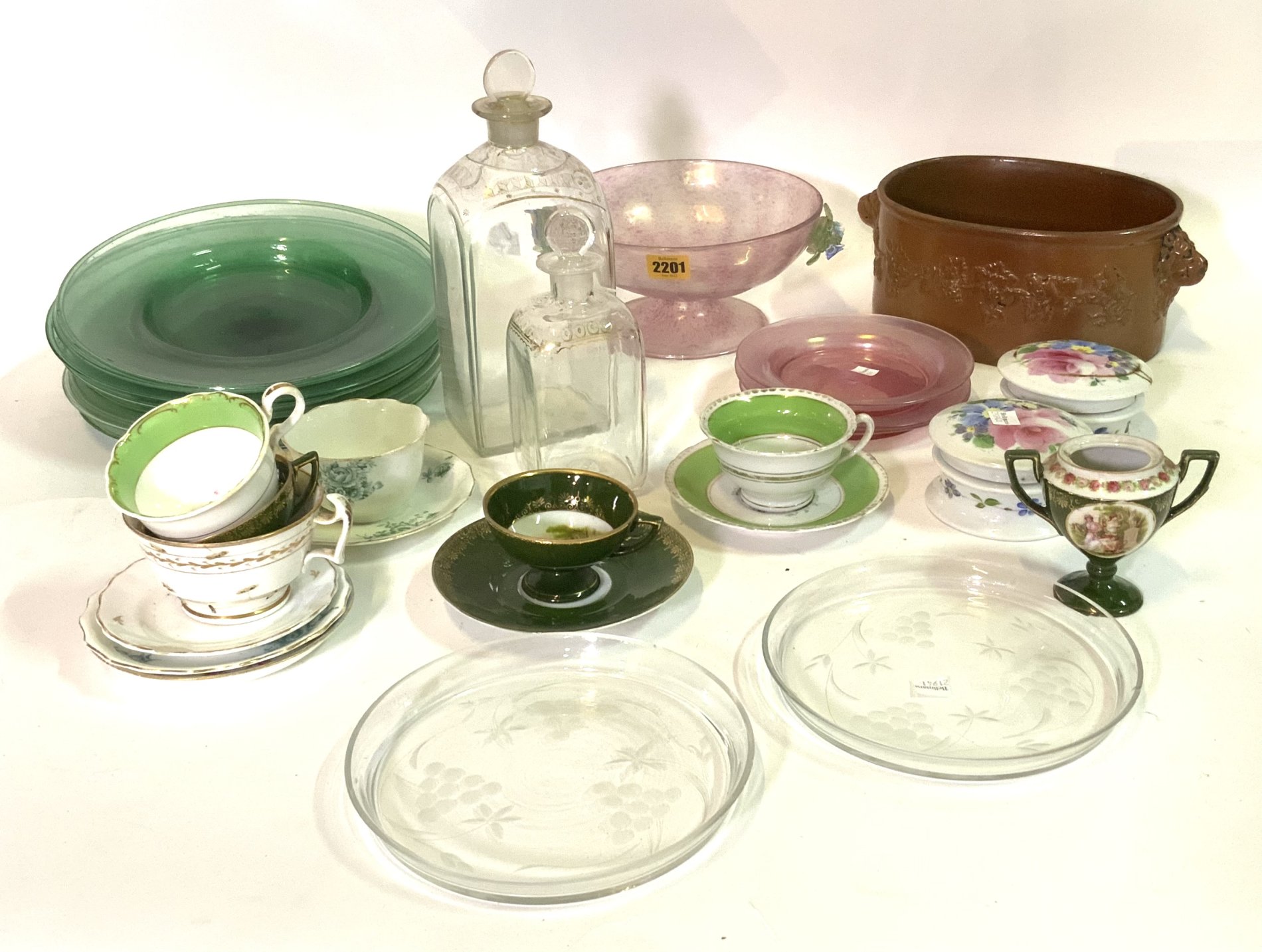 A QUANTITY OF MOSTLY 19TH CENTURY AND LATER ENGLISH CERAMICS, GLASS PLATES AND SUNDRY (QTY)