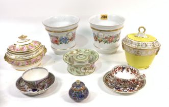 A SMALL GROUP OF ENGLISH AND EUROPEAN DECORATIVE CERAMICS (14)