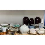 A QUANTITY OF MOSTLY MODERN CERAMICS (QTY)