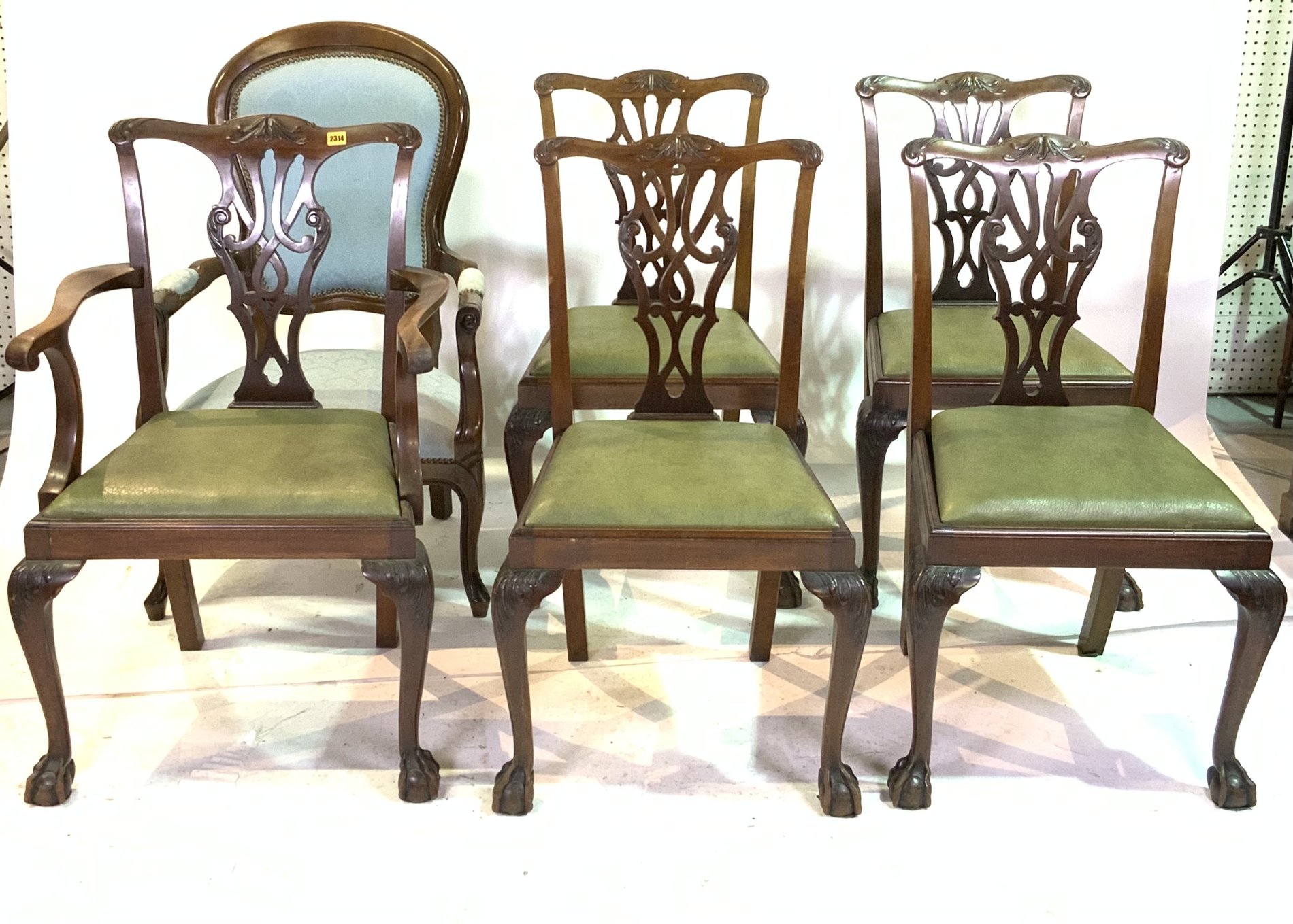 J.A.S SHOOLBRED & CO A SET OF FIVE VICTORIAN MAHOGANY DINNG CHAIRS (6)