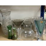 A LARGE QUANTITY OF MOSTLY MODERN GLASS (QTY)