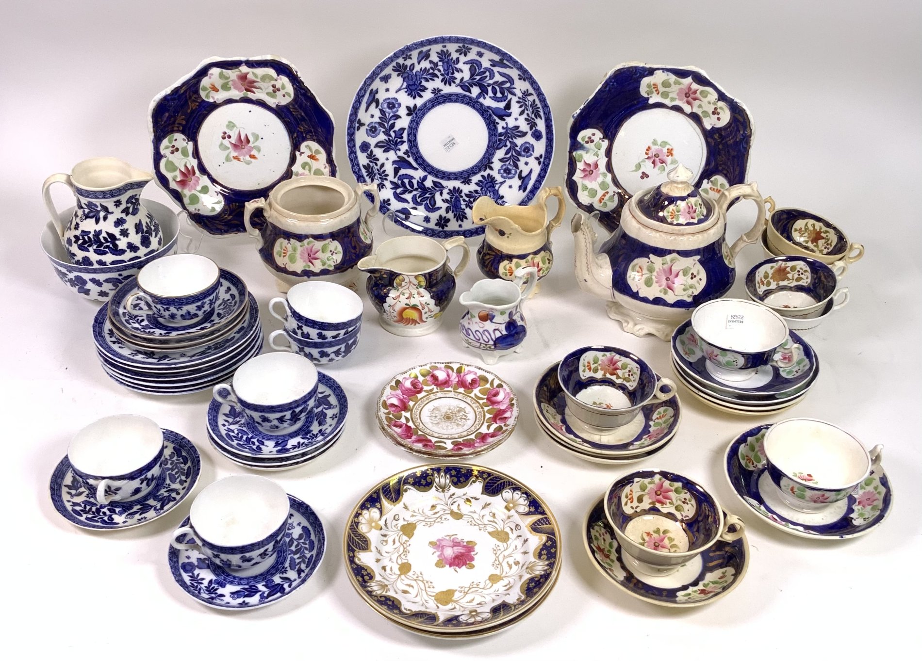 A QUANTITY OF MOSTLY ENGLISH 19TH CENTURY AND LATER CERAMICS,
