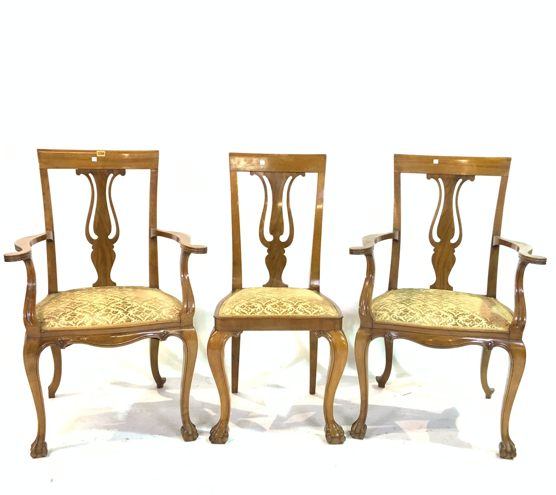 A SET OF EIGHT CONTINENTAL WALNUT DINING CHAIRS (8)