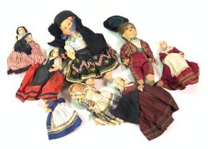 A GROUP OF CONTINENTAL DOLLS IN COSTUME (8)