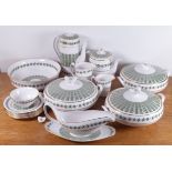 A MODERN SPODE EXTENSIVE DINNER SERVICE (QTY)