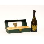 A BOTTLE OF MOET & CHANDON 1990 CUVEE DOM PERIGNON CHAMPAGNE