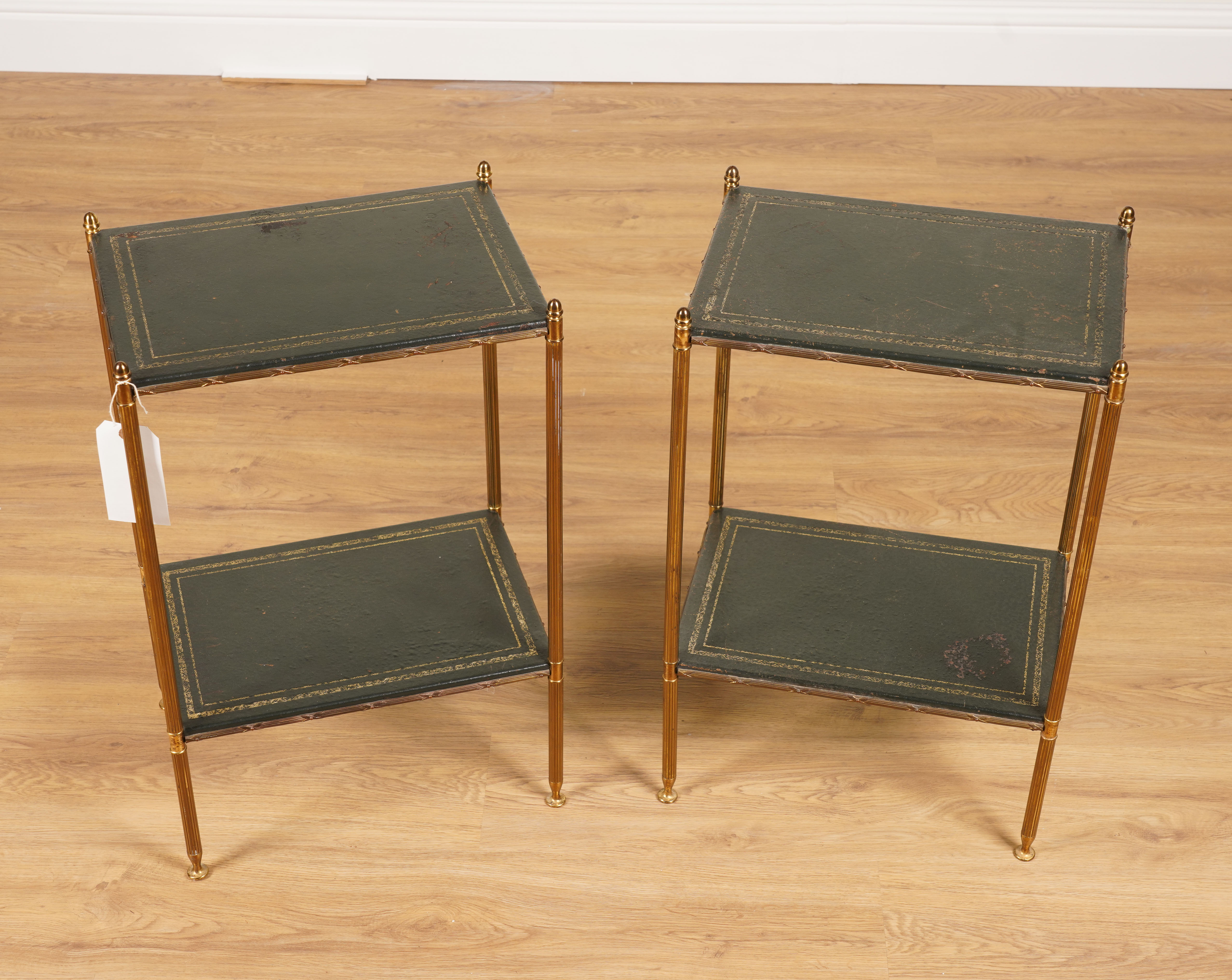 A PAIR OF MID 20TH CENTURY BRASS AND LEATHER REGTANGULAR TWO TIER ETAGERES (2) - Bild 2 aus 8