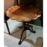 A GEORGE III OAK SNAP TOP TRIPOD OCCASIONAL TABLE