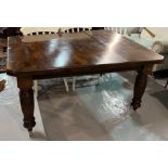 A LATE VICTORIAN MAHOGANY EXTENDING DINING TABLE