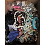 A COLLECTION OF COSTUME JEWELLERY (QTY)