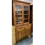 AN EARLY 20TH CENTURY OAK BOOKCASE CABINET