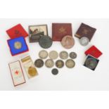 A GROUP OF BRITISH COINS AND MEDALLIONS (16)