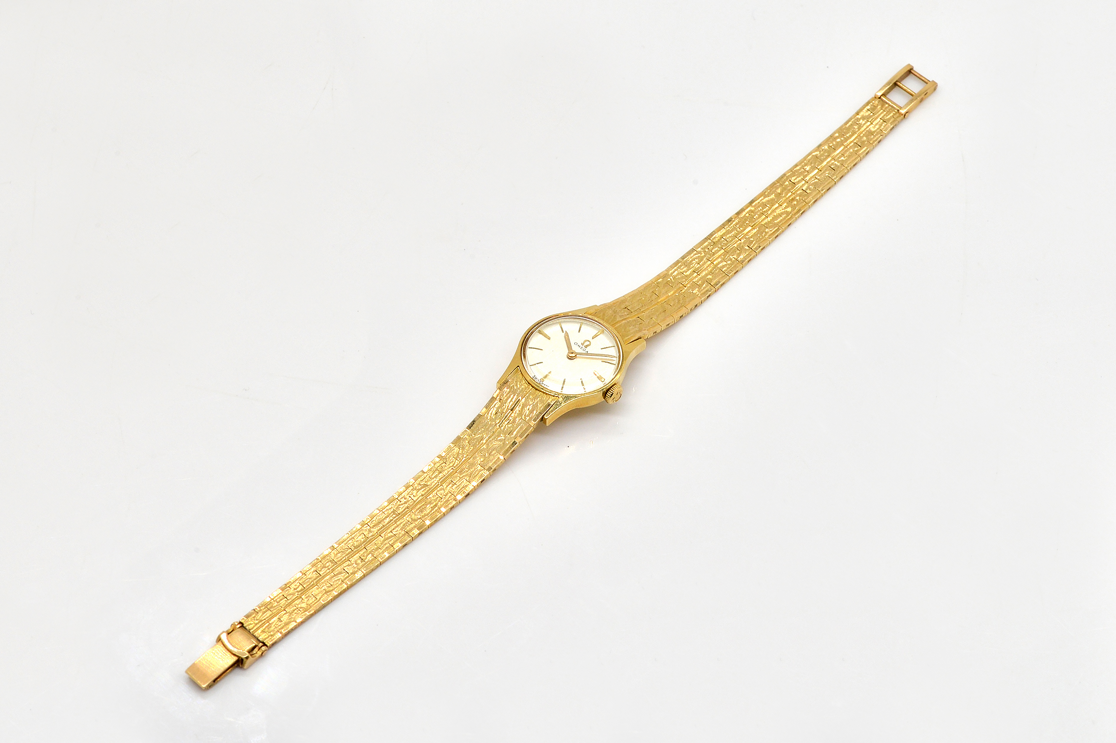 AN OMEGA LADY'S GOLD BRACELET WRISTWATCH