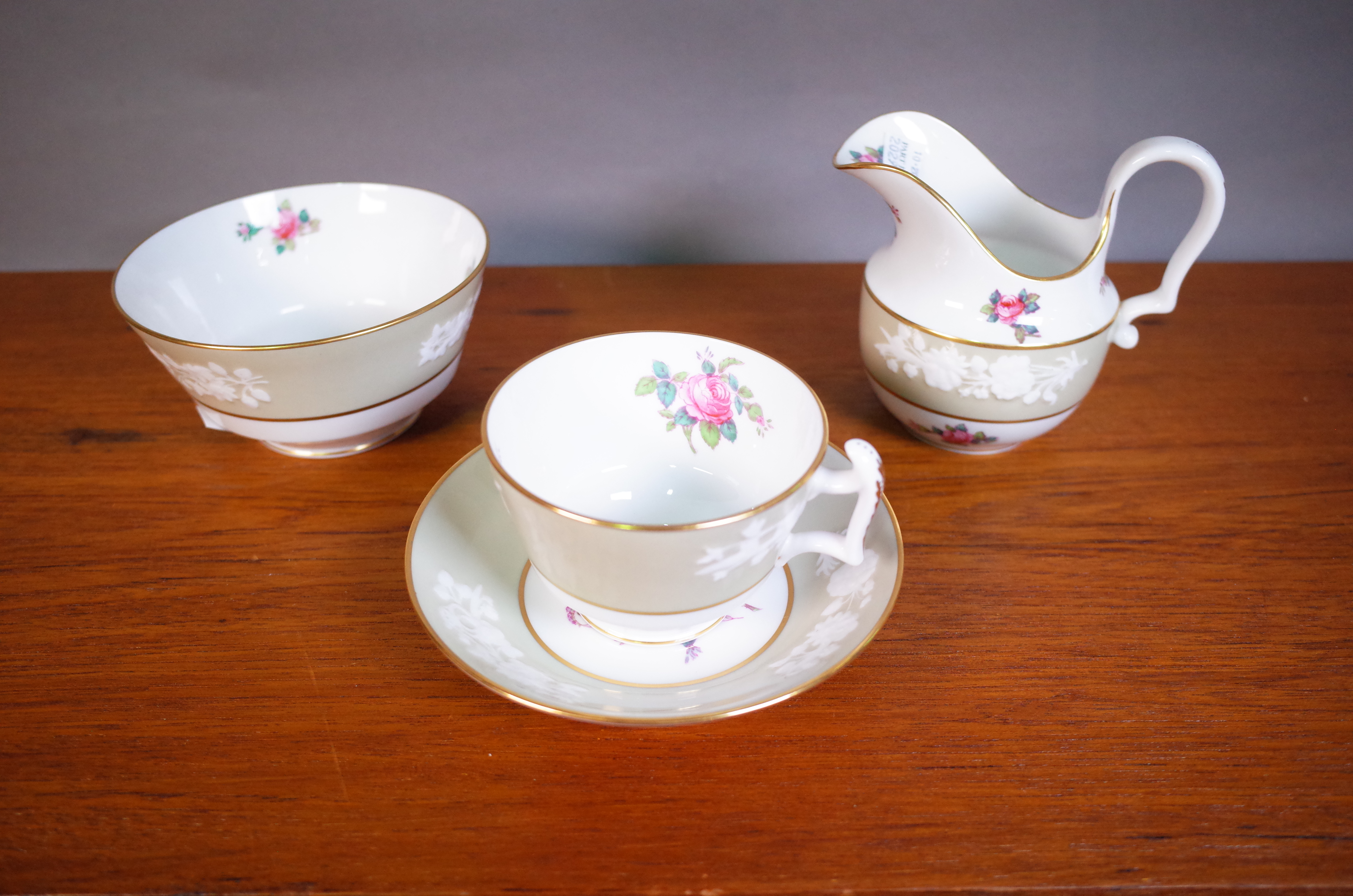 A SPODE PART DINNER AND TEA SERVICE DECORATED WITH ROSES (QTY) - Image 4 of 4