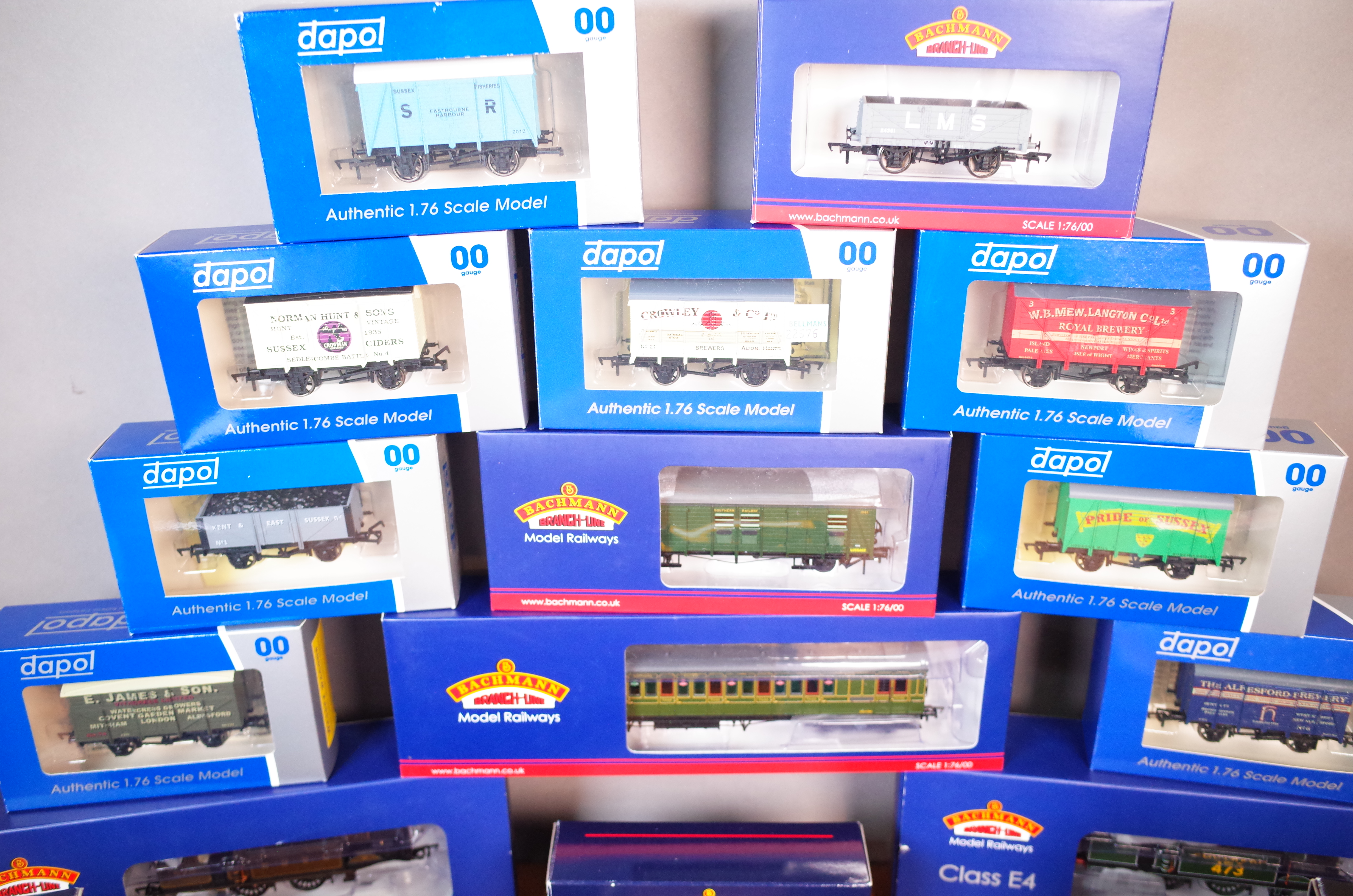 RAILWAY INTEREST, A GROUP OF BOXED BACHMAN AND DAPO LOCOMOTIVES AND TENDERS (19) - Image 5 of 5